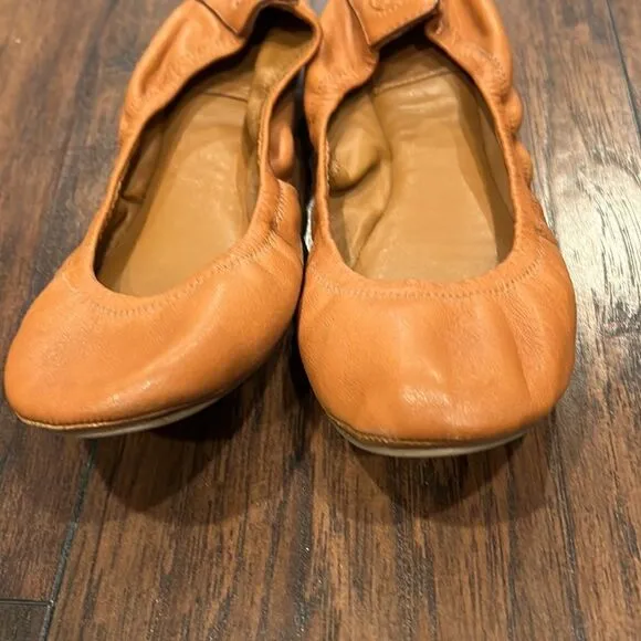 Tory Burch tan leather flats size 8.5 GUC shows signs of wear but overall good
