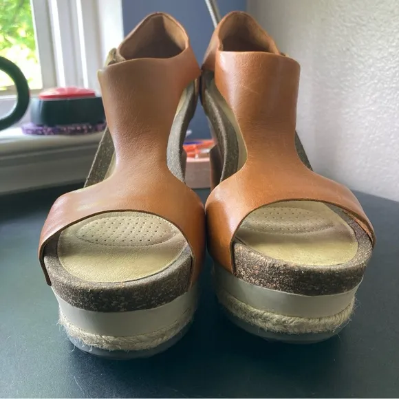 TSUBO Isara Leather Wedge Sandals