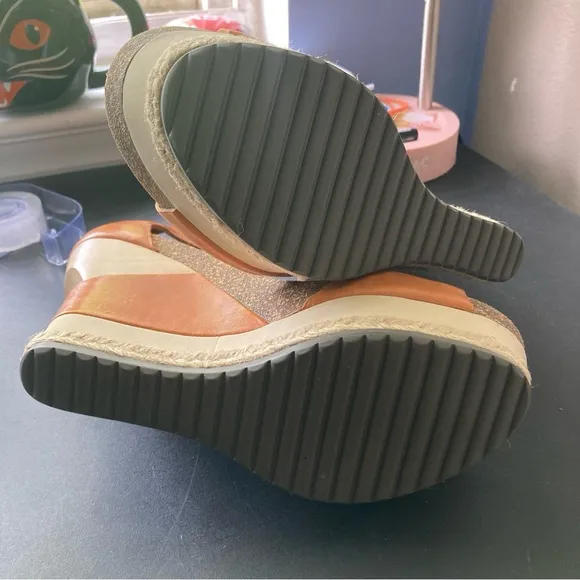 TSUBO Isara Leather Wedge Sandals