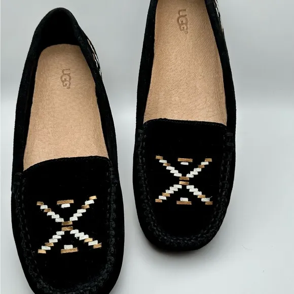 UGG Australia Women Calze Rustic Moccasins Suede Shoes Black Sz. 7 NWOB