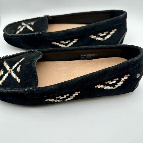 UGG Australia Women Calze Rustic Moccasins Suede Shoes Black Sz. 7 NWOB