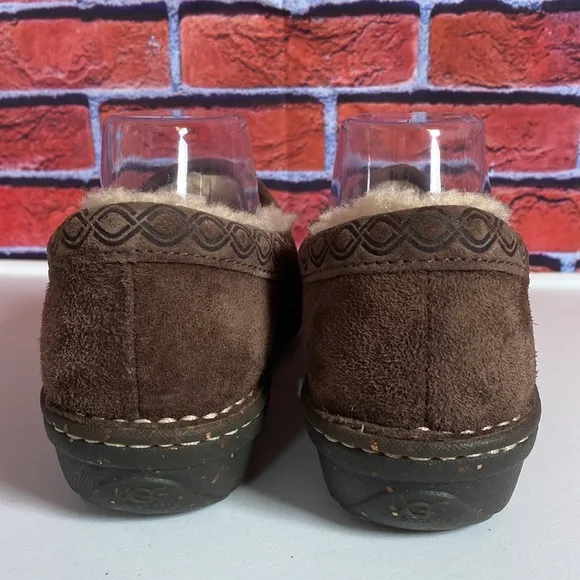 UGG Australia Women’s Bettey 1757 Brown Suede Slip On Sheep Lined Moccasins Sz 9