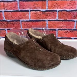 UGG Australia Women’s Bettey 1757 Brown Suede Slip On Sheep Lined Moccasins Sz 9