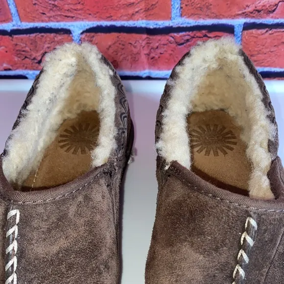 UGG Australia Women’s Bettey 1757 Brown Suede Slip On Sheep Lined Moccasins Sz 9