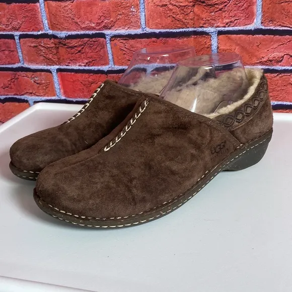 UGG Australia Women’s Bettey 1757 Brown Suede Slip On Sheep Lined Moccasins Sz 9