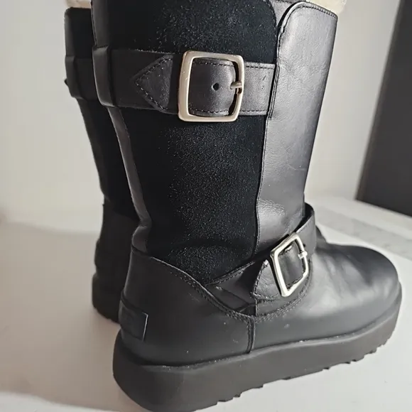 Ugg Australis Brieda Black Leather Waterproof Sherpa Bootie Size 8/39 EUC