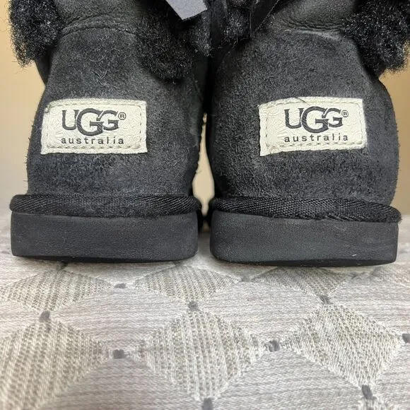 UGG Baily Bow Short Boots Black Suede Women’s 5 Winter Sheepskin Comfort Cozy