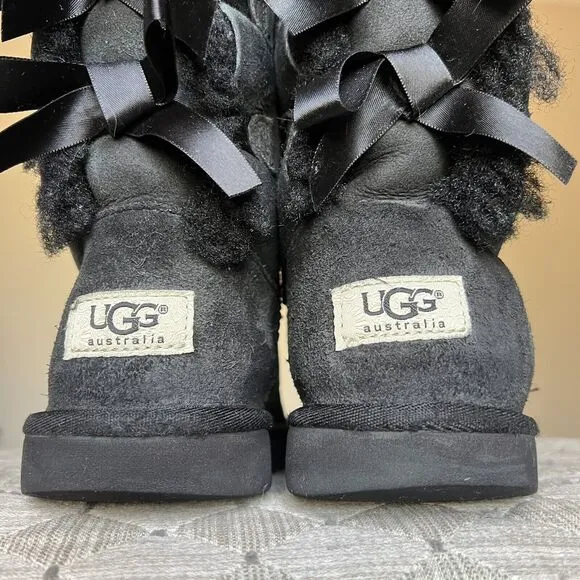 UGG Baily Bow Short Boots Black Suede Women’s 5 Winter Sheepskin Comfort Cozy