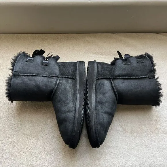 UGG Baily Bow Short Boots Black Suede Women’s 5 Winter Sheepskin Comfort Cozy