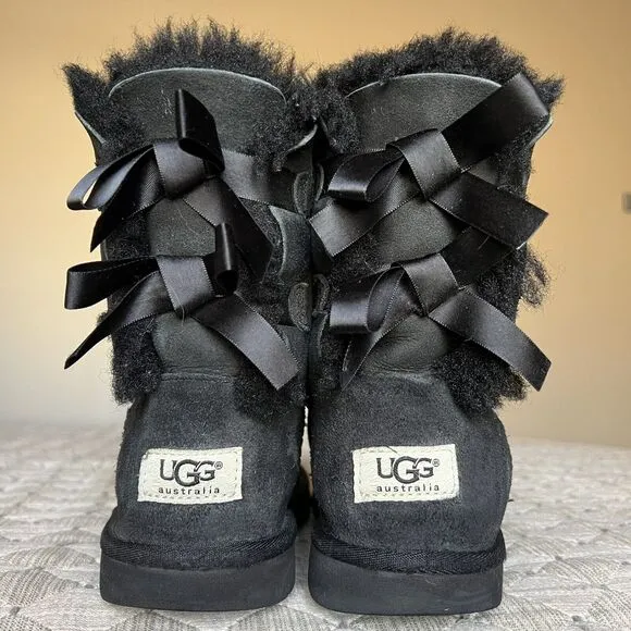 UGG Baily Bow Short Boots Black Suede Women’s 5 Winter Sheepskin Comfort Cozy