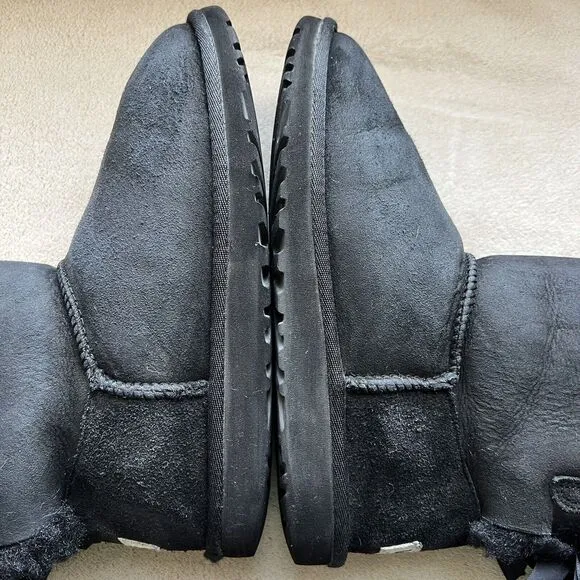 UGG Baily Bow Short Boots Black Suede Women’s 5 Winter Sheepskin Comfort Cozy
