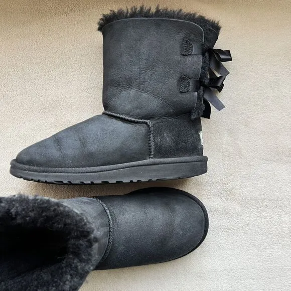 UGG Baily Bow Short Boots Black Suede Women’s 5 Winter Sheepskin Comfort Cozy