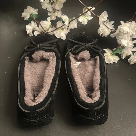 UGG Black Moccasin Shoes with Plush Lining, very comfortable brand new never use