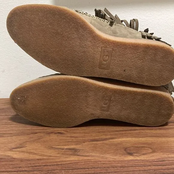 UGG Caleb Lace Up Fringe Leather Woman’s Moccasins. Size 9.
