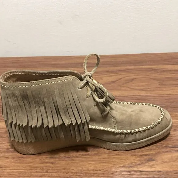 UGG Caleb Lace Up Fringe Leather Woman’s Moccasins. Size 9.