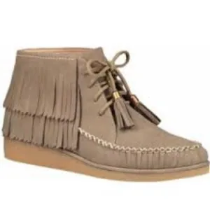UGG Caleb Lace Up Fringe Leather Woman’s Moccasins. Size 9.