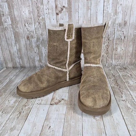 UGG Classic Short Boots Suede Leather Winter Warm Comfy‎ Style Size 9