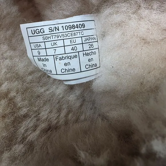 UGG Classic Short Boots Suede Leather Winter Warm Comfy‎ Style Size 9