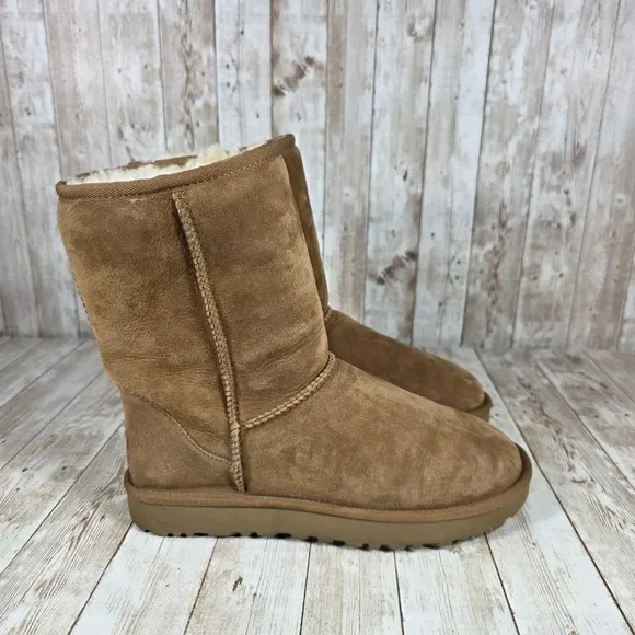 UGG Classic‎ Short II Boots Chestnut Suede Sheepskin Lined Women's Size 8