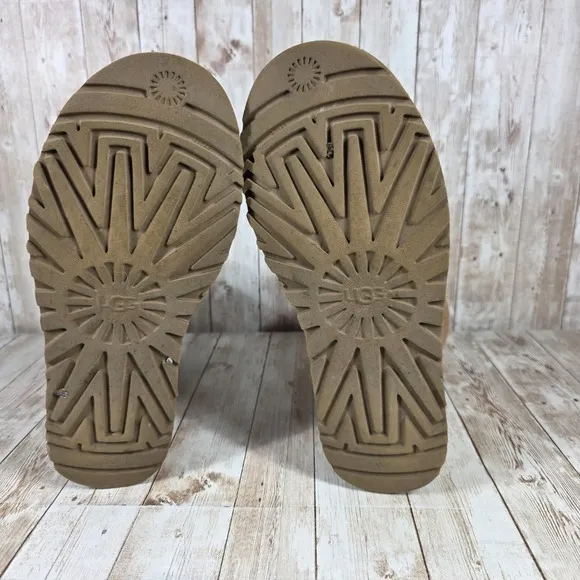 UGG Classic‎ Short II Boots Chestnut Suede Sheepskin Lined Women's Size 8
