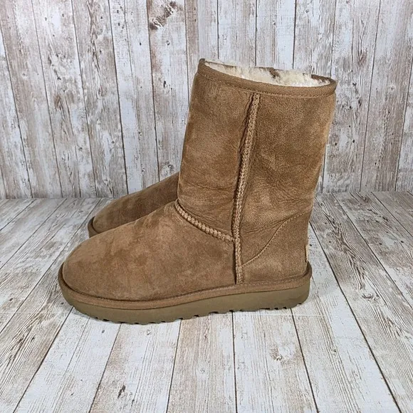 UGG Classic‎ Short II Boots Chestnut Suede Sheepskin Lined Women's Size 8