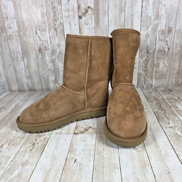 UGG Classic‎ Short II Boots Chestnut Suede Sheepskin Lined Women's Size 8