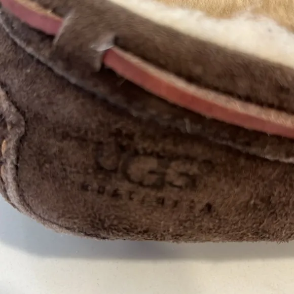UGG Dakota  Moccasins