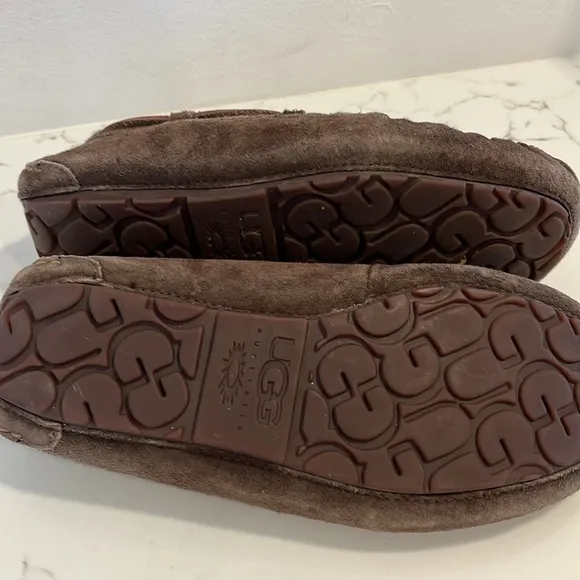 UGG Dakota  Moccasins