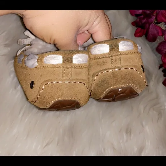 UGG Dakota Sunshine Perforated Slipper