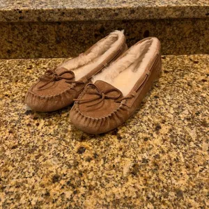 UGG Dakota Wool Lined Suede Leather Moccasins House Slipper Women's Size 10 Tan