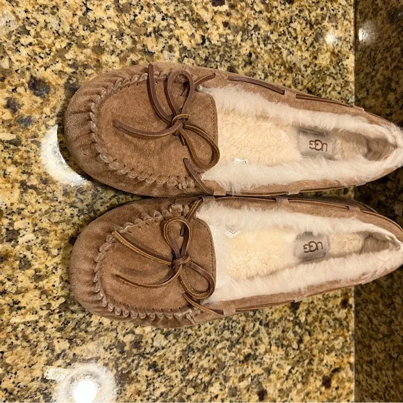 UGG Dakota Wool Lined Suede Leather Moccasins House Slipper Women's Size 10 Tan