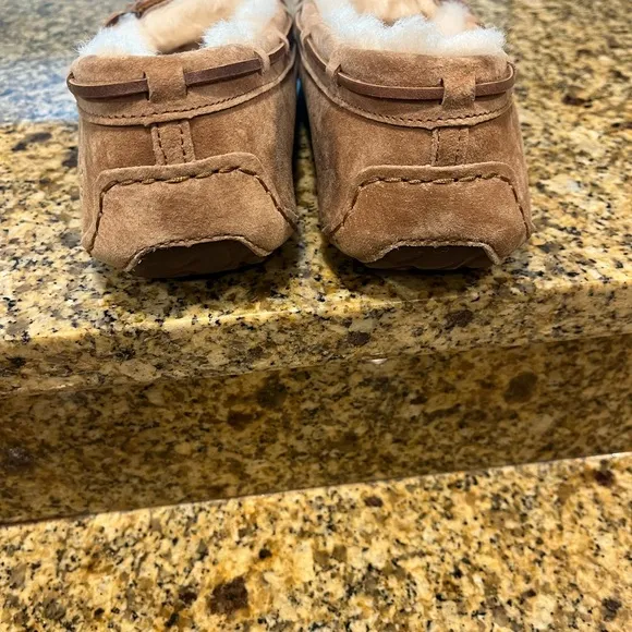 UGG Dakota Wool Lined Suede Leather Moccasins House Slipper Women's Size 10 Tan