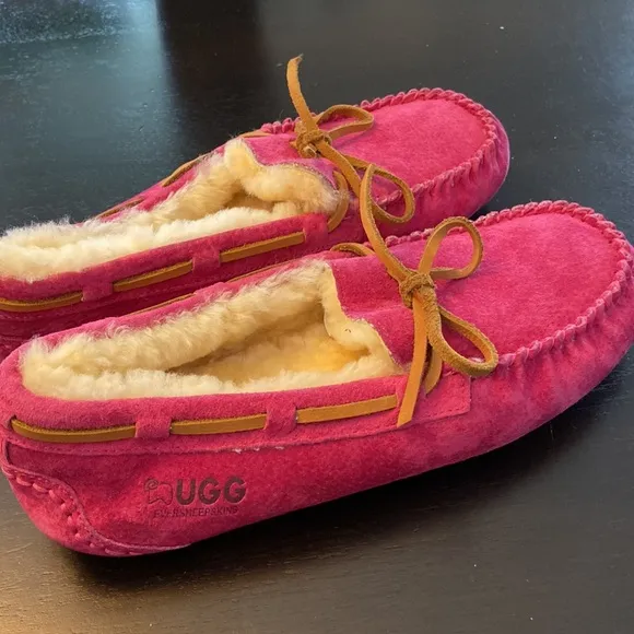 Ugg Evershipskins Hot Pink Suede Moccasins Slippers sz 4 Kids New