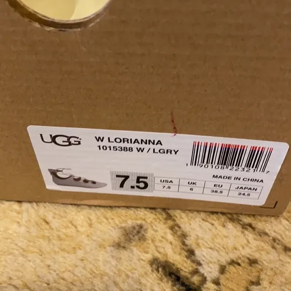 UGG GRAY Lorianna LEATHER FLATS in size 7.5
