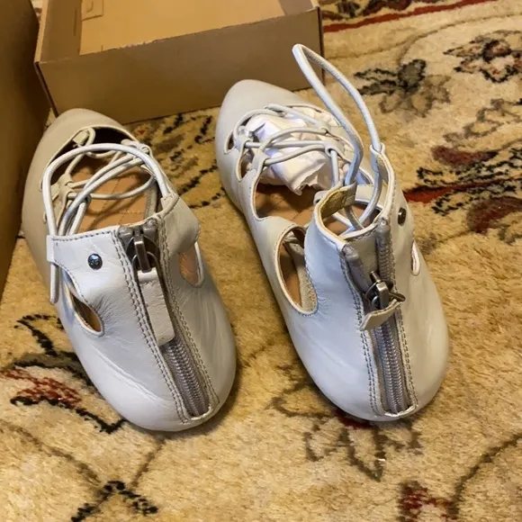 UGG GRAY Lorianna LEATHER FLATS in size 7.5