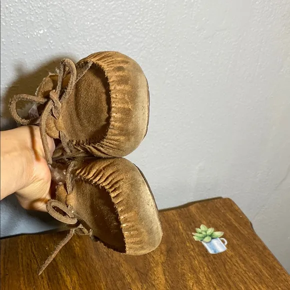 UGG Kids Moccasins in Tan Suede