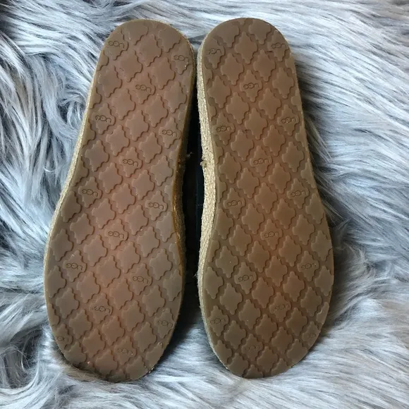 Ugg kid’s suede fringe moccasins in black and teal. Size 13