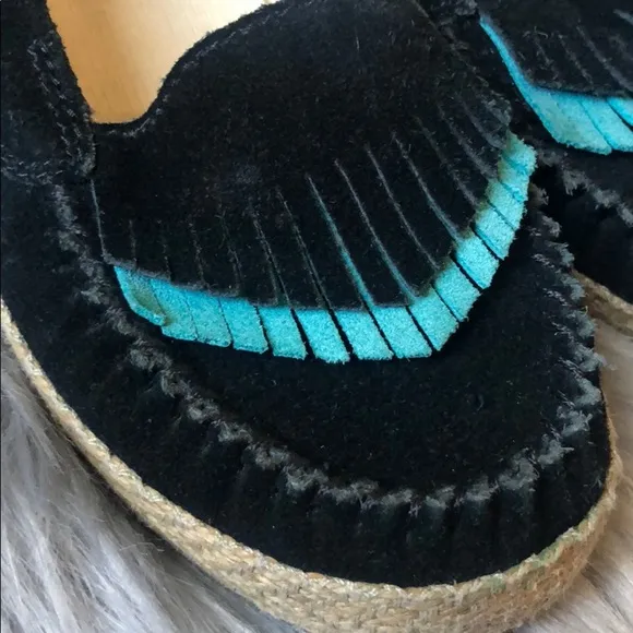 Ugg kid’s suede fringe moccasins in black and teal. Size 13