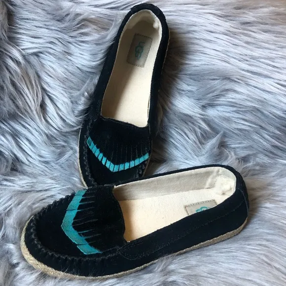 Ugg kid’s suede fringe moccasins in black and teal. Size 13
