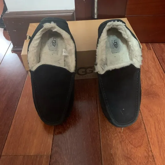 Ugg Men’s suede moccasins
