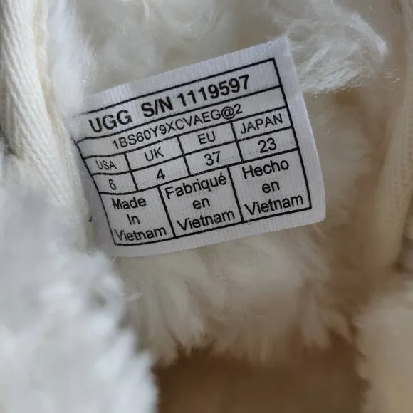 UGG Neumel Natural shoes, size 6, NWOT/NWOB