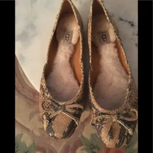UGG NWOT exotic leather snakeskin flats size 7