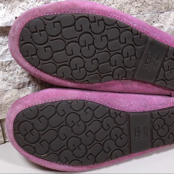 UGG Shoes Girls Slippers Pink Suede Moccasins Sz 3