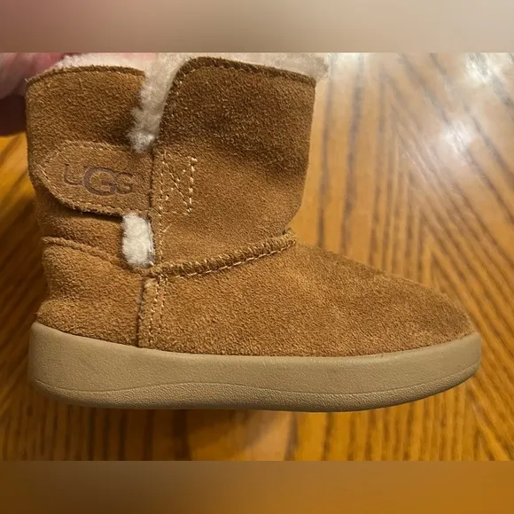 UGG Toddlers Keelan II Chesnut Boots Size 2/3