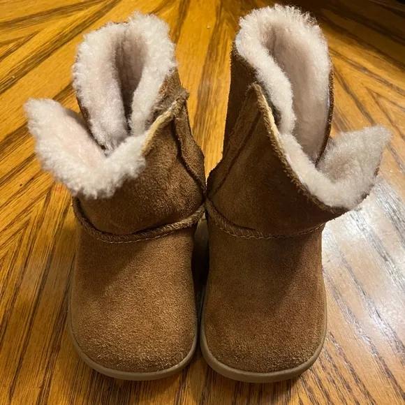 UGG Toddlers Keelan II Chesnut Boots Size 2/3