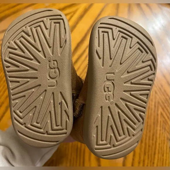 UGG Toddlers Keelan II Chesnut Boots Size 2/3