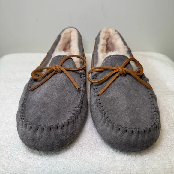 UGG Women’s Dakota Moccasin Shoes Gray Suede Plush Lining size 10