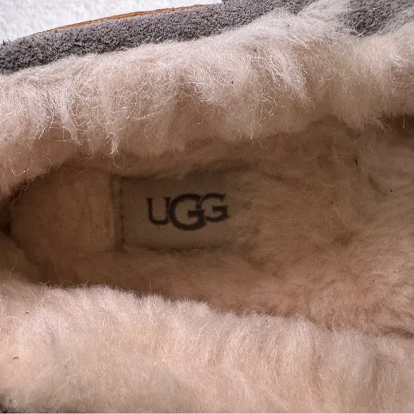 UGG Women’s Dakota Moccasin Shoes Gray Suede Plush Lining size 10