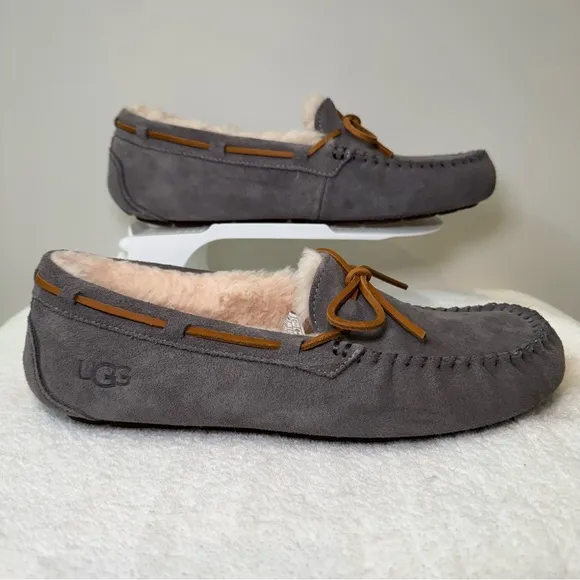 UGG Women’s Dakota Moccasin Shoes Gray Suede Plush Lining size 10
