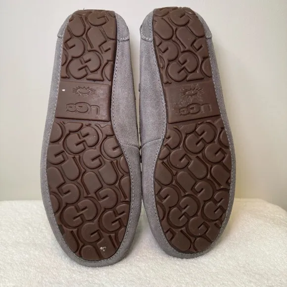 UGG Women’s Dakota Moccasin Shoes Gray Suede Plush Lining size 10